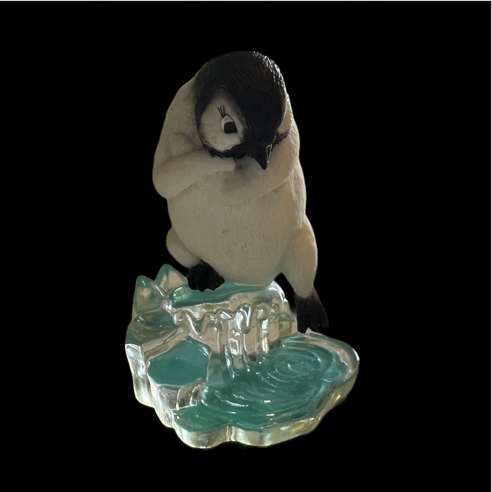 Hamilton Collection- Polar Playmates, Chilly - Penguin Figurine, VINTAGE.